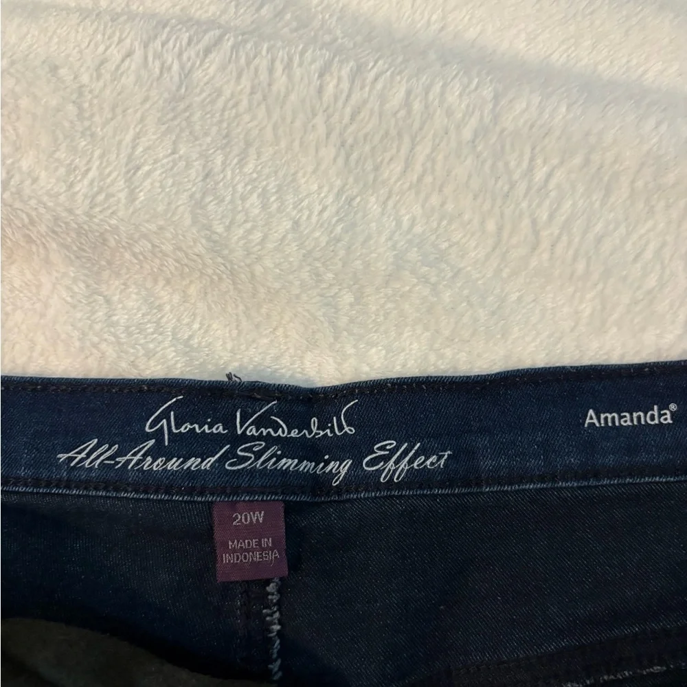 Gloria Vanderbilt  Jean Shorts - Picture 3 of 4